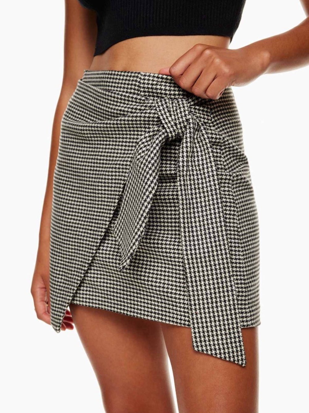 Aritzia Wilfred Black and White Houndstooth Wrap Mini Skirt size 2
